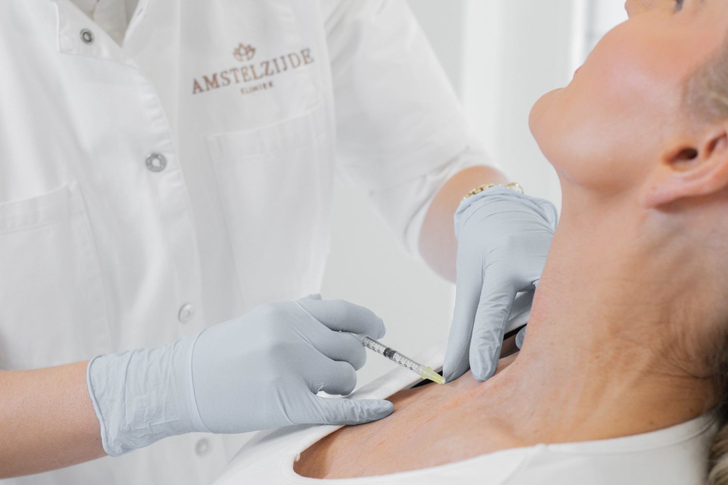 Verzorging van het decolleté bij Amstelzijde Kliniek