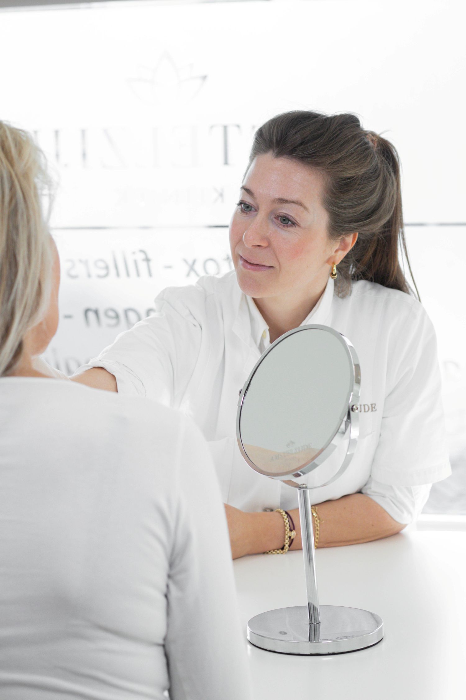 Persoonlijk consult over natuurlijk volumeherstel bij Amstelzijde Kliniek