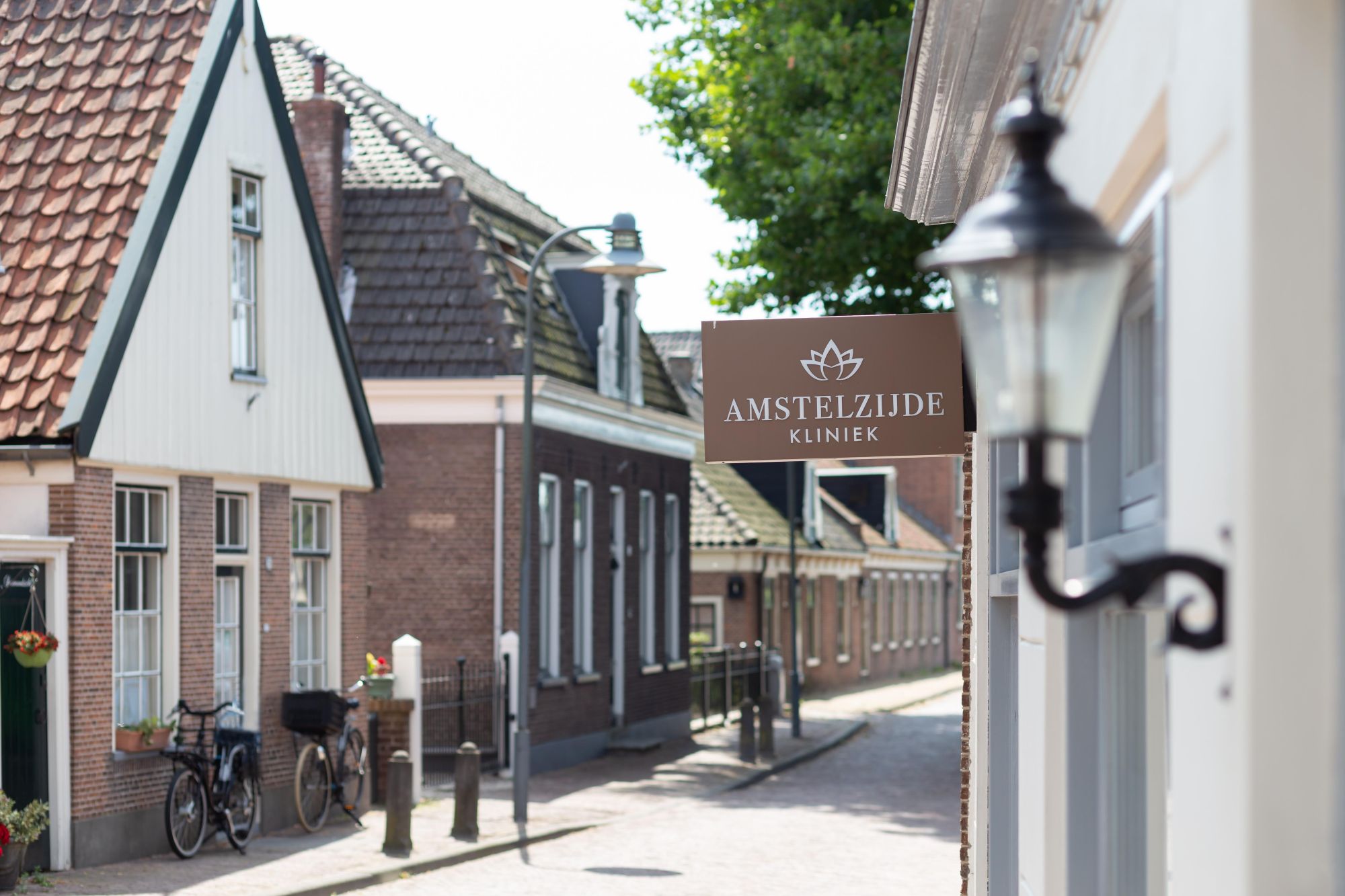 Moderne behandelruimte en geavanceerde apparatuur bij Amstelzijde Kliniek